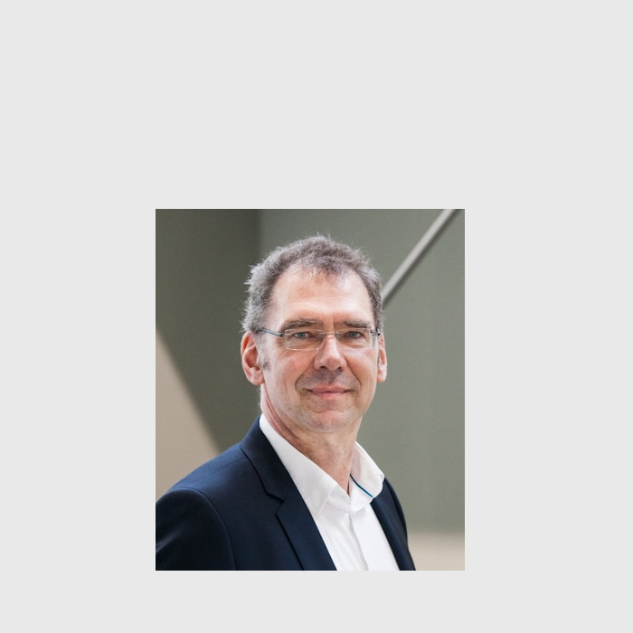 Dr. Andreas Hauer